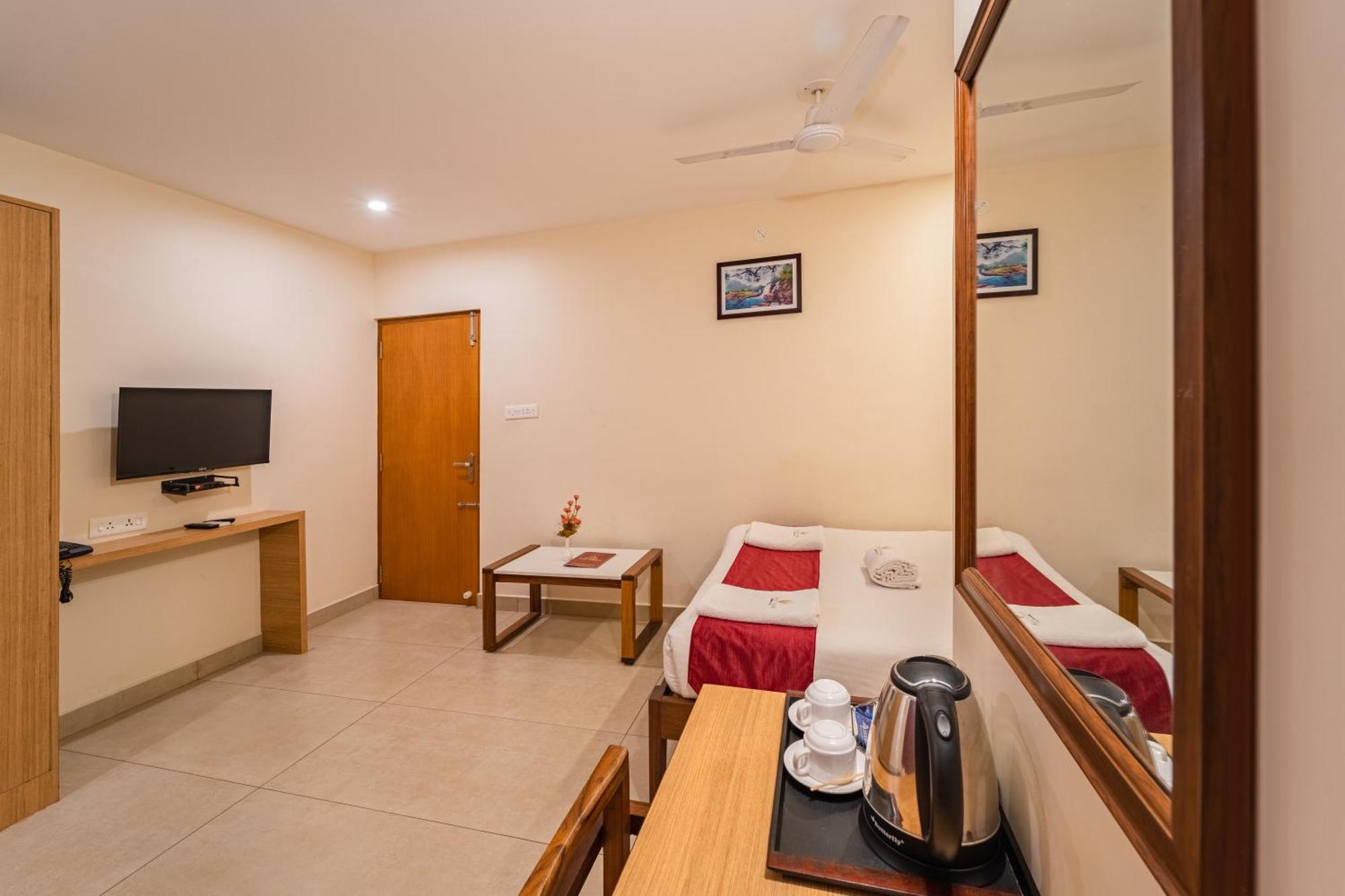 Hotel VI Park - City Centre Pondicherry Exterior photo